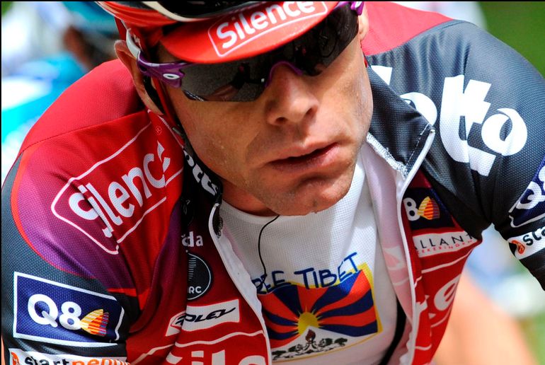 Cadel Evans bardzo często promował hasło "Wolny Tybet". Fot. Getty Images.