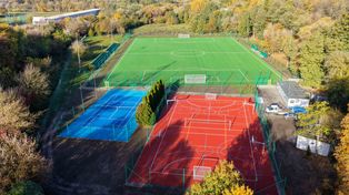 Nowe boiska, kort tenisowy i zaplecze dla sportowców. Poznań zakończył kolejną inwestycję sportową
