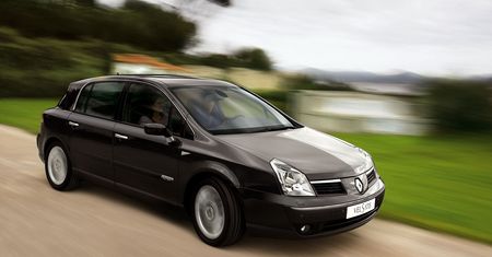 Renault zbuduje limuzynę przy pomocy Mercedesa