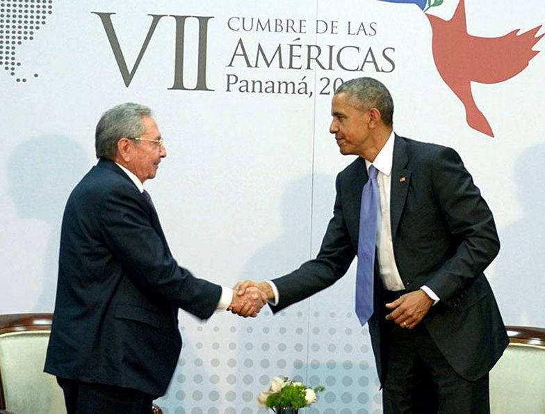 Przełomowa rozmowa Obamy z Castro