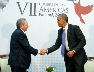 Przełomowa rozmowa Obamy z Castro