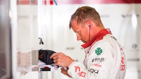 F1. Kimi Raikkonen przeprosił za wypadek. Kuriozalny powód kraksy kierowców Alfy Romeo