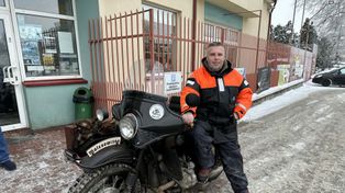 Suwałki: Dookoła Polski na radzieckim motocyklu z lat 70. w śniegu, mrozie i wichurach
