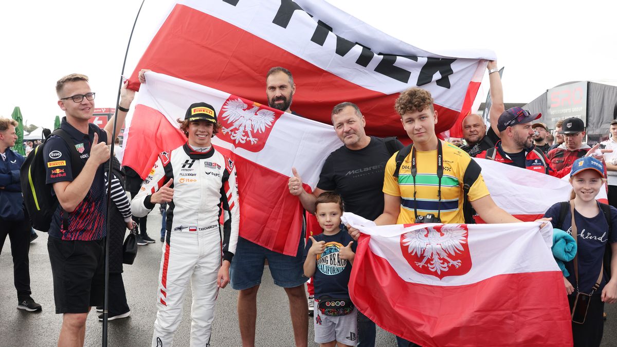 Materiały prasowe / Na zdjęciu: Tymoteusz Kucharczyk z kibicami