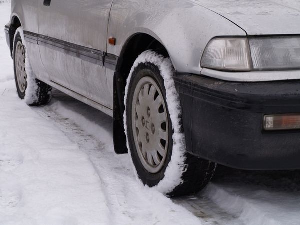 6. Śnieg pod tylnymi kołami Osiem grzechów na śniegu