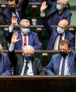 Zjednoczona Prawica traci, zyskuje KO. Nowy sondaż