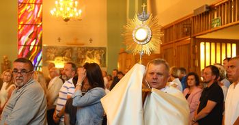 Boże Ciało 2025 w parafii Chrystusa Króla w Kielcach. Tak wyglądała procesja w kościele na Baranówku. Zobacz zdjęcia