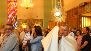 Boże Ciało 2025 w parafii Chrystusa Króla w Kielcach. Tak wyglądała procesja w kościele na Baranówku. Zobacz zdjęcia
