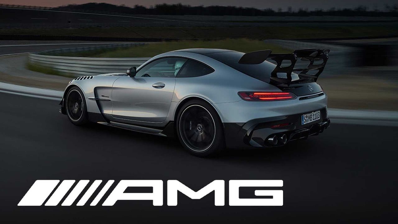 Mercedes-AMG GT R Black Series w ruchu wygląda jak milion dolarów