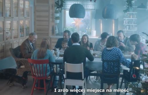 „W Święta zamień się w słuch” w bożonarodzeniowej kampanii IKEA (wideo)