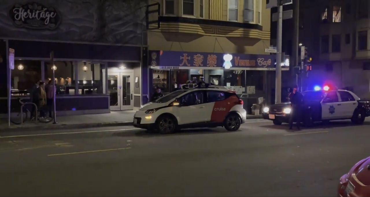 Autonomiczny chevrolet bolt zatrzymany przez policję w San Francisco