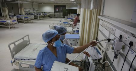 Brytyjski ekspert: Omikron będzie dominującym wariantem