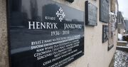 Gdańsk. Zniszczono tablicę poświęconą ks. Henrykowi Jankowskiemu