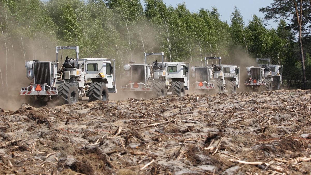 Poszukiwanie przez PGNiG złóż ropy i gazu w Wielkopolsce za pomocą specjalnych pojazdów
