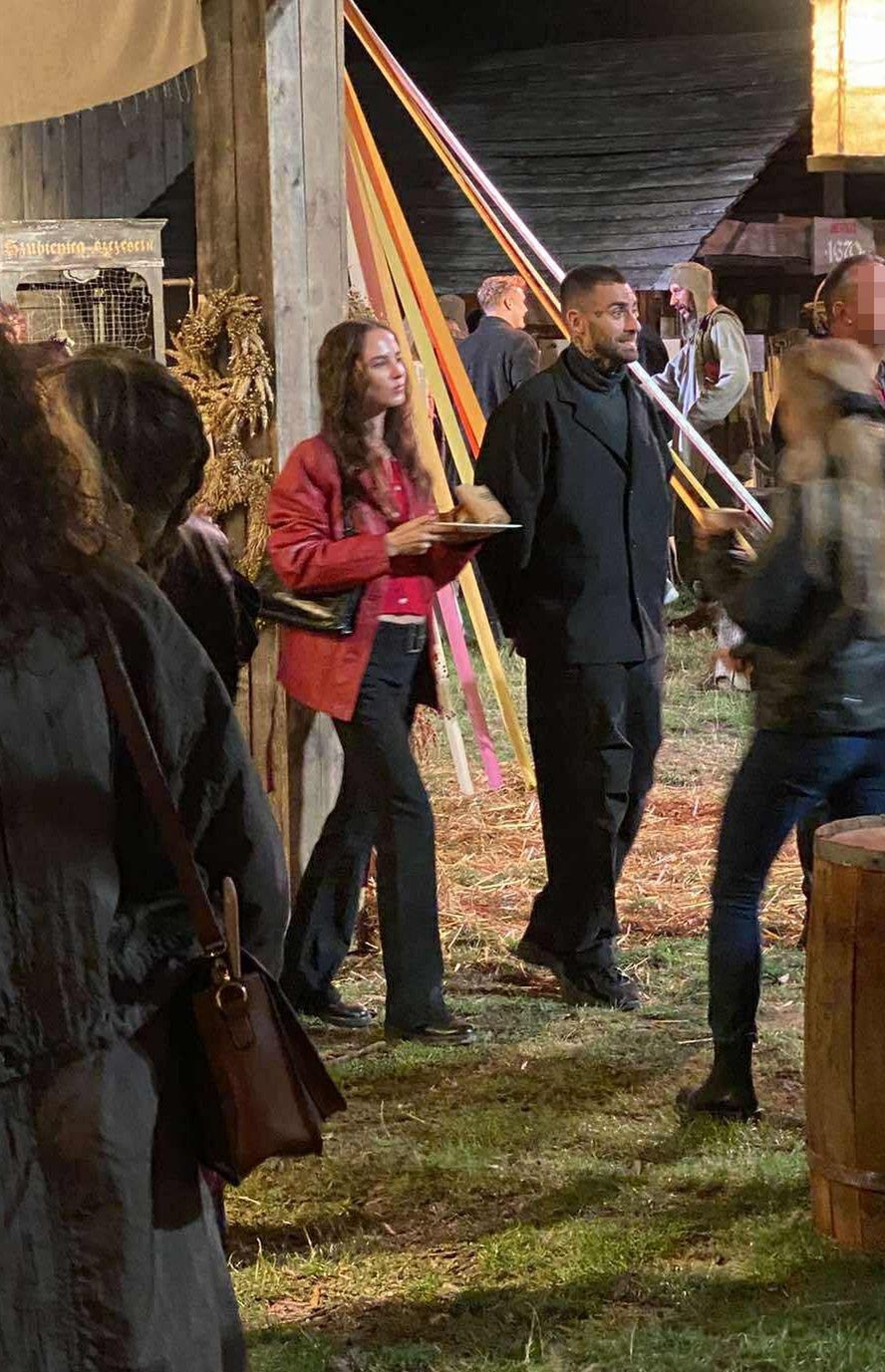 Quebonafide wspiera Martynę Byczkowską na premierze serialu 