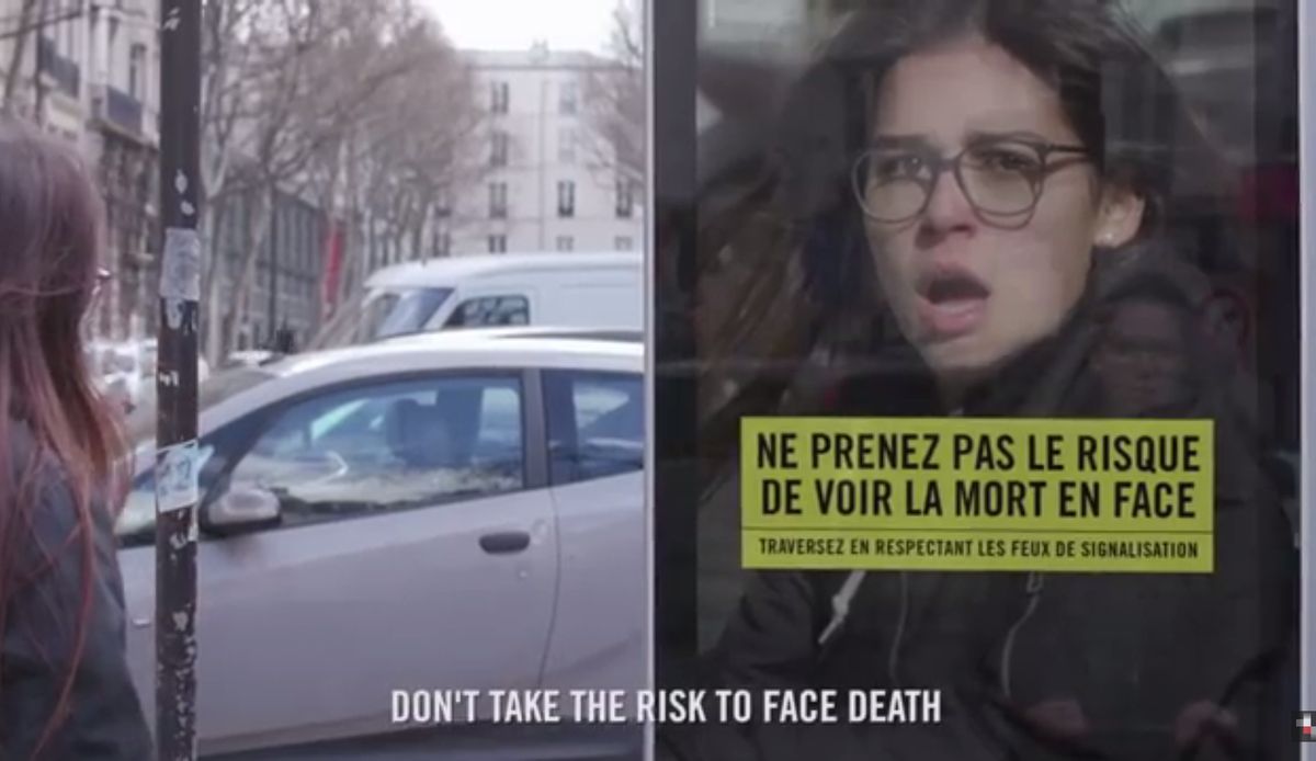 Władze Paryża pokazały ciekawy sposób na poprawę bezpieczeństwa pieszych