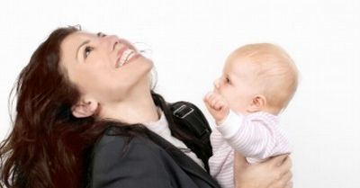 Mama na uczelni. Jakie ułatwienia wprowadzą uniwersytety?