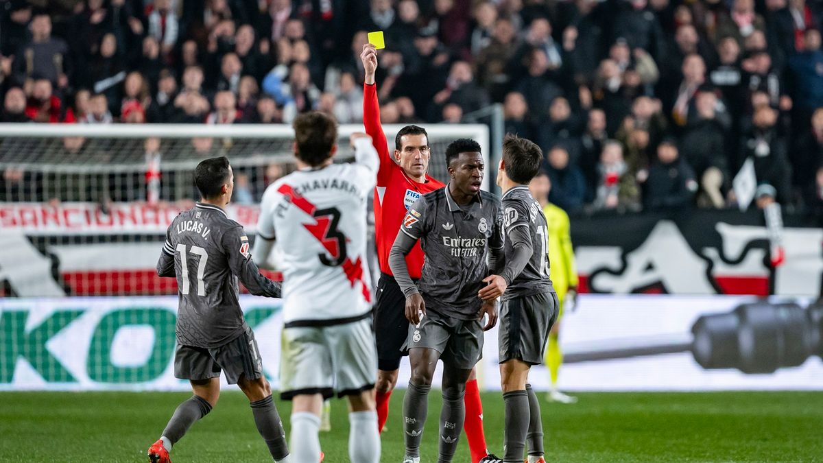 Getty Images / Alberto Gardin / Na zdjęciu: Vinicius Junior i sędzia Martinez Munuera