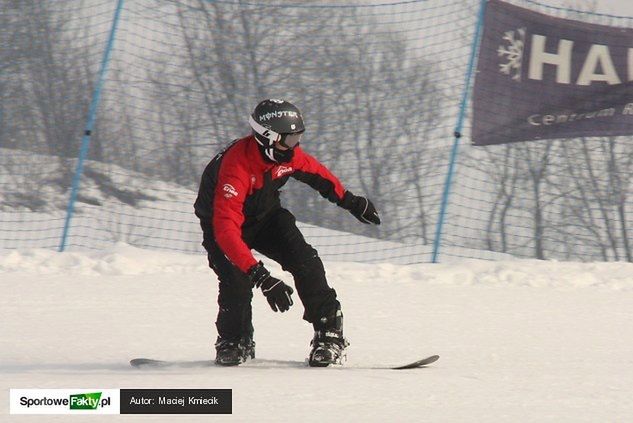 Młodsi zawodnicy preferują jazdę na snowboardzie.