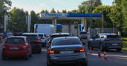Rosjanie stoją w kolejkach po paliwo. Tak działa "potęga naftowa"