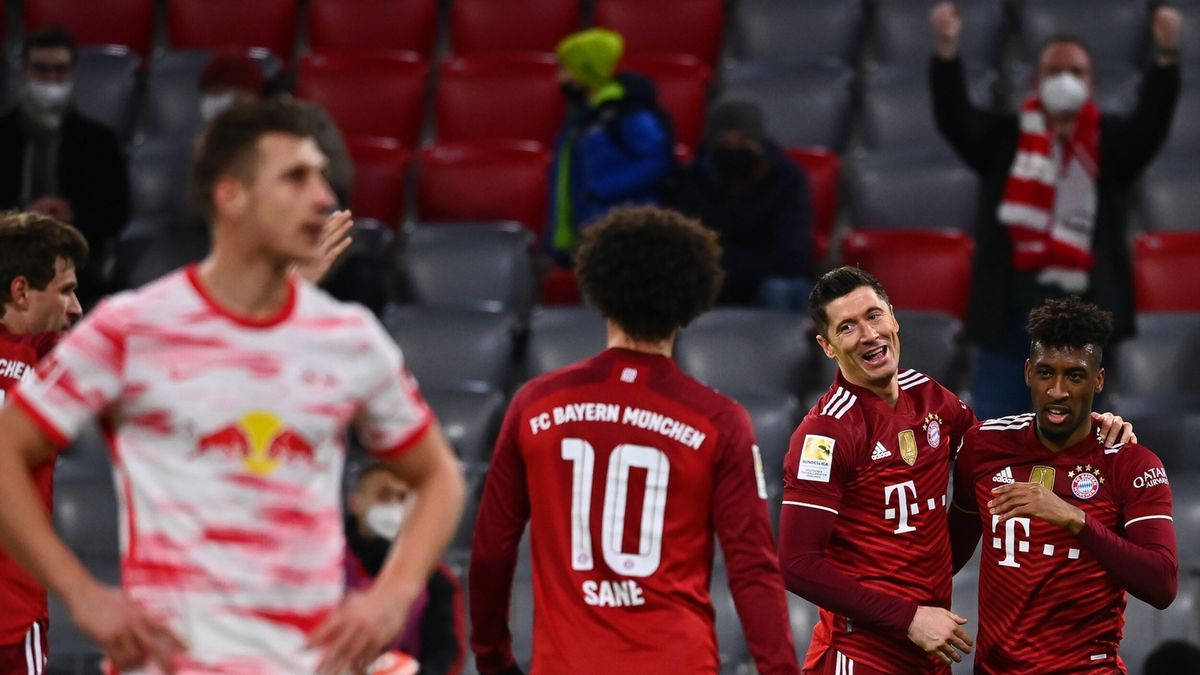 PAP/EPA / Philipp Guelland / Na zdjęciu: Robert Lewandowski