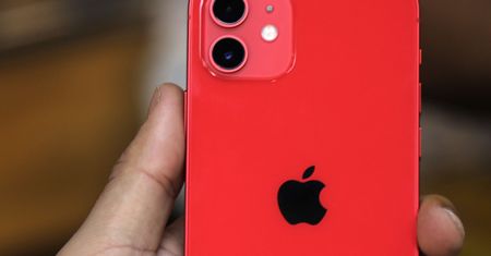 Zaktualizuj iPhone'a. Luka może pozwalać śledzić lokalizację