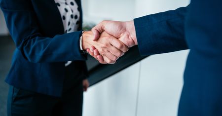 Szpiegują pod pretekstem pandemii. Tego nie musisz mówić pracodawcy!