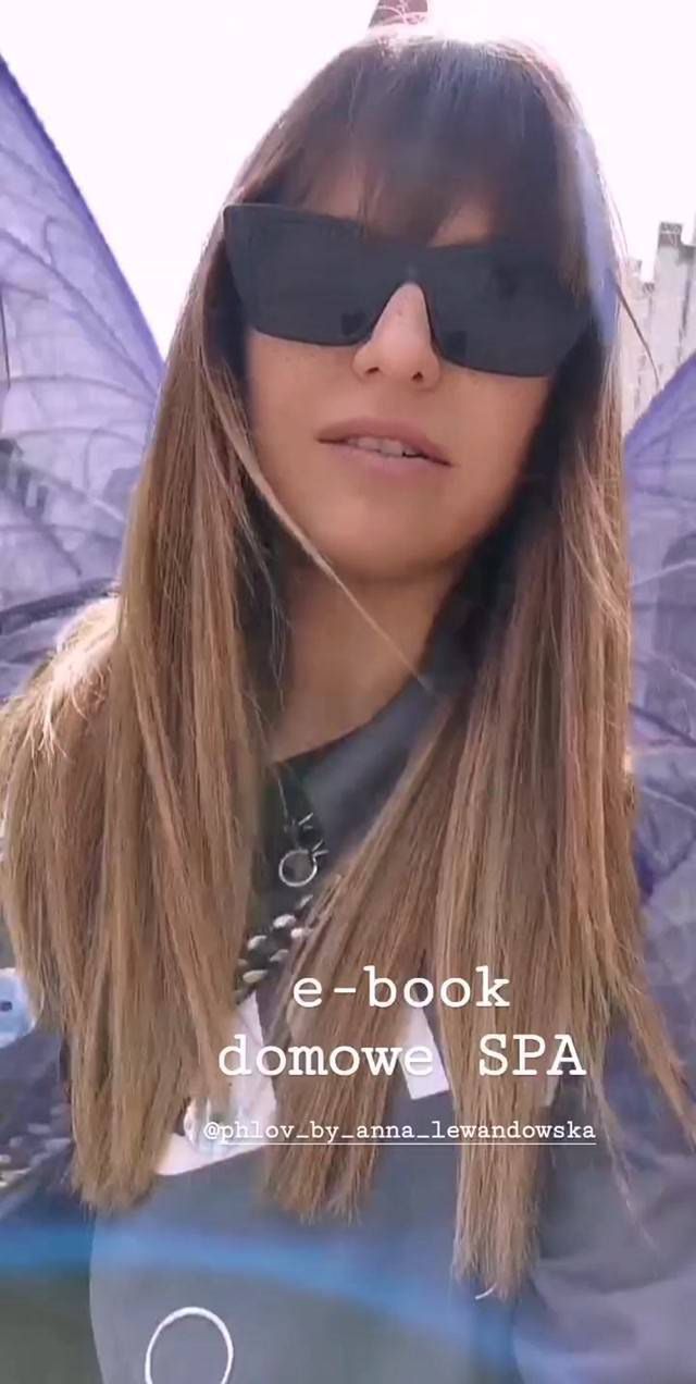 Anna Lewandowska na spacerze