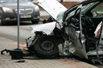 Odszkodowania za szkody komunikacyjne. Ile pieniędzy wypłacono za odszkodowania z OC i AC w I półroczu 2025?
