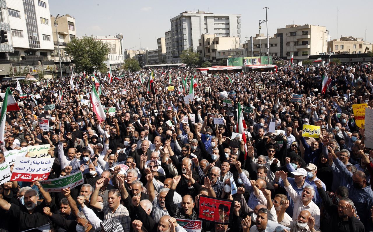 Protestują w Iranie po śmierci 22-latki. Zginęło już 50 osób