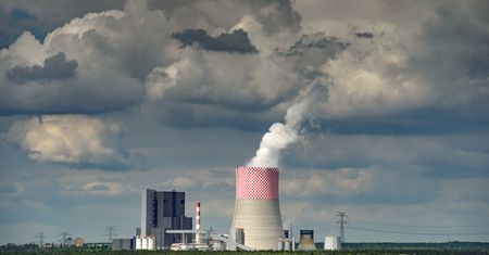Producenci energii celowo windują ceny? "Dwie firmy dyktują stawki na rynku"