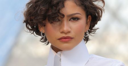 Koniec ery clean girl. Zendaya już promuje nowy trend w makijażu