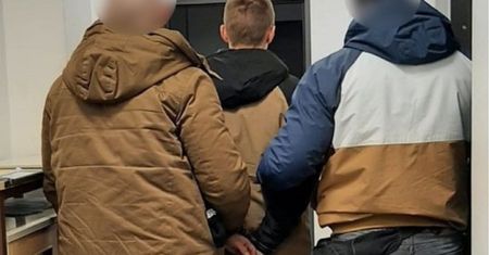 Bracia ukradli auto i wjechali w funkcjonariuszkę policji