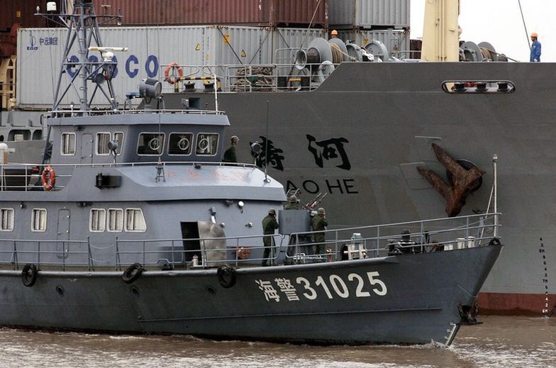 Chiny wysyłały dwa statki w rejon spornych wysp