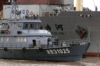 Chiny wysyłały dwa statki w rejon spornych wysp