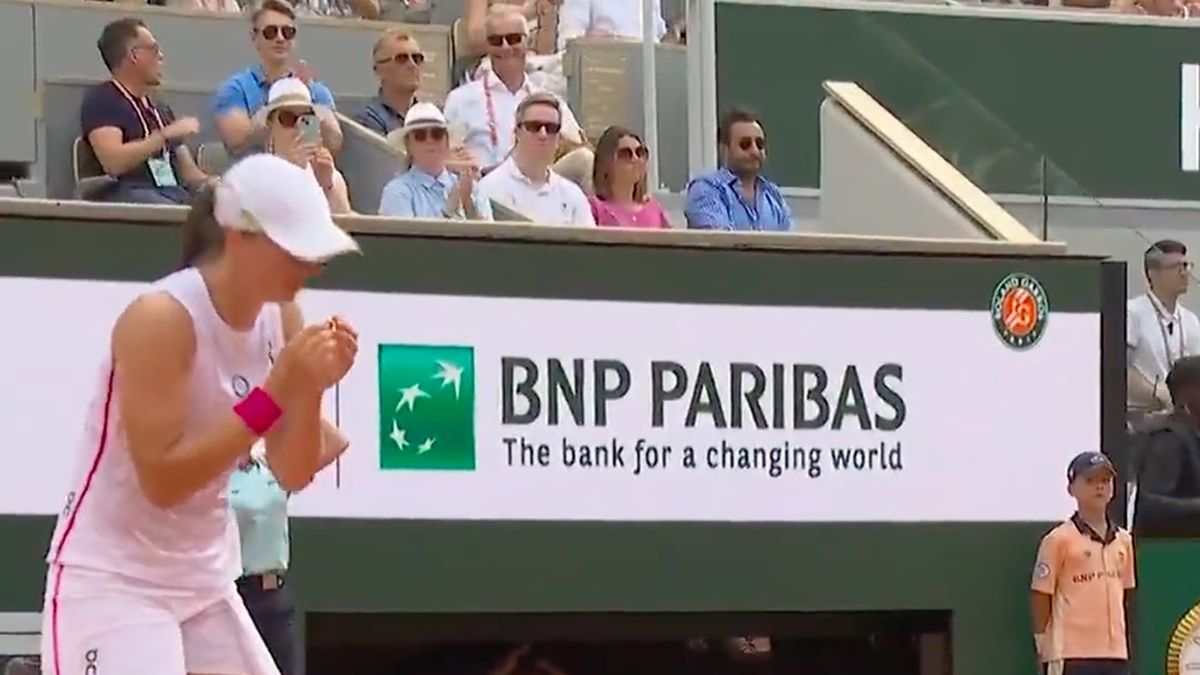 Twitter / Roland Garros / Na zdjęciu: reakcja Igi Świątek po zwycięstwie