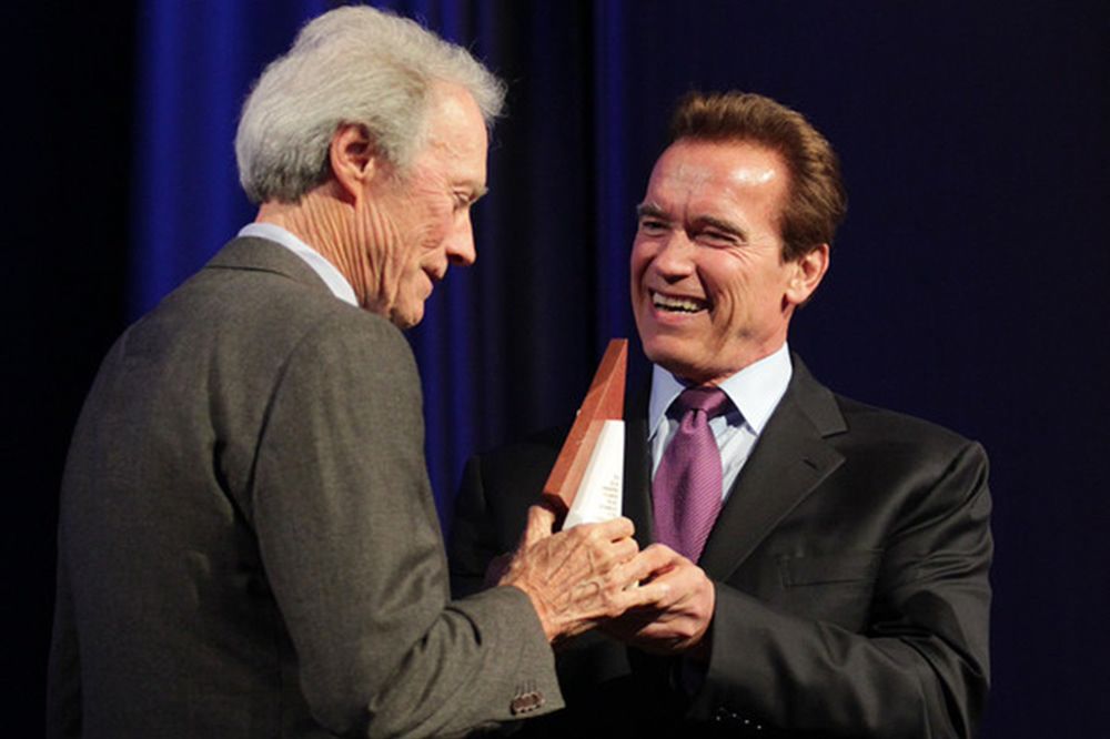Clint Eastwood i Arnold Schwarzenegger na stoku. Nikt by ich nie poznał
