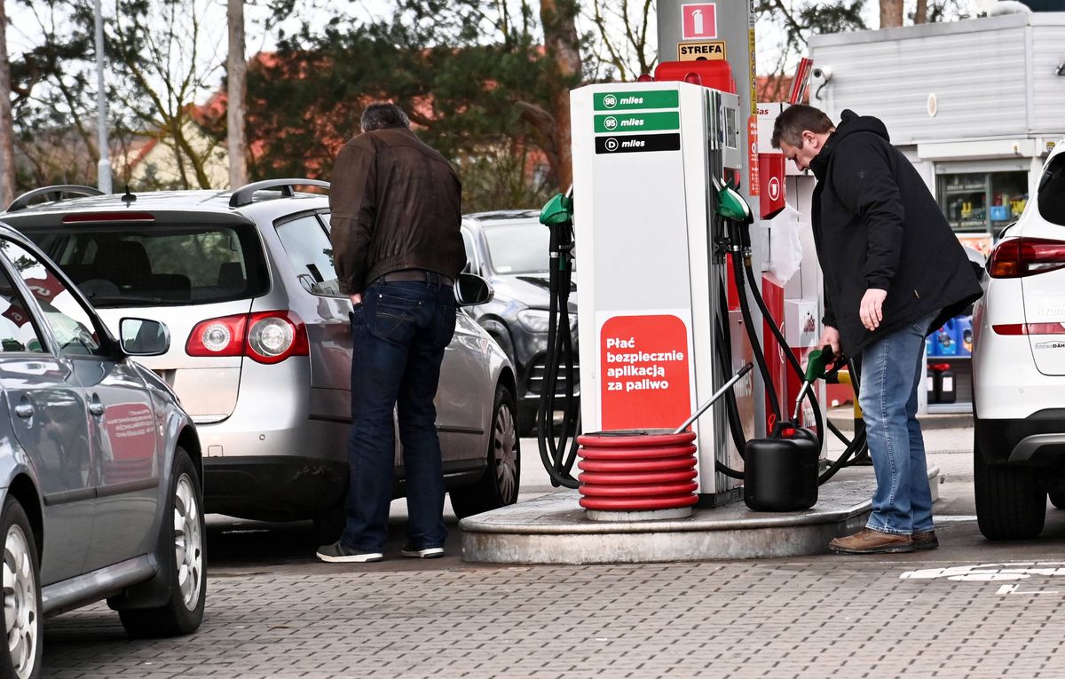 Głównym czynnikiem wzrostu cen paliw była wojna w Ukrainie i związany z nią niespotykany popyt na paliwa w kraju 