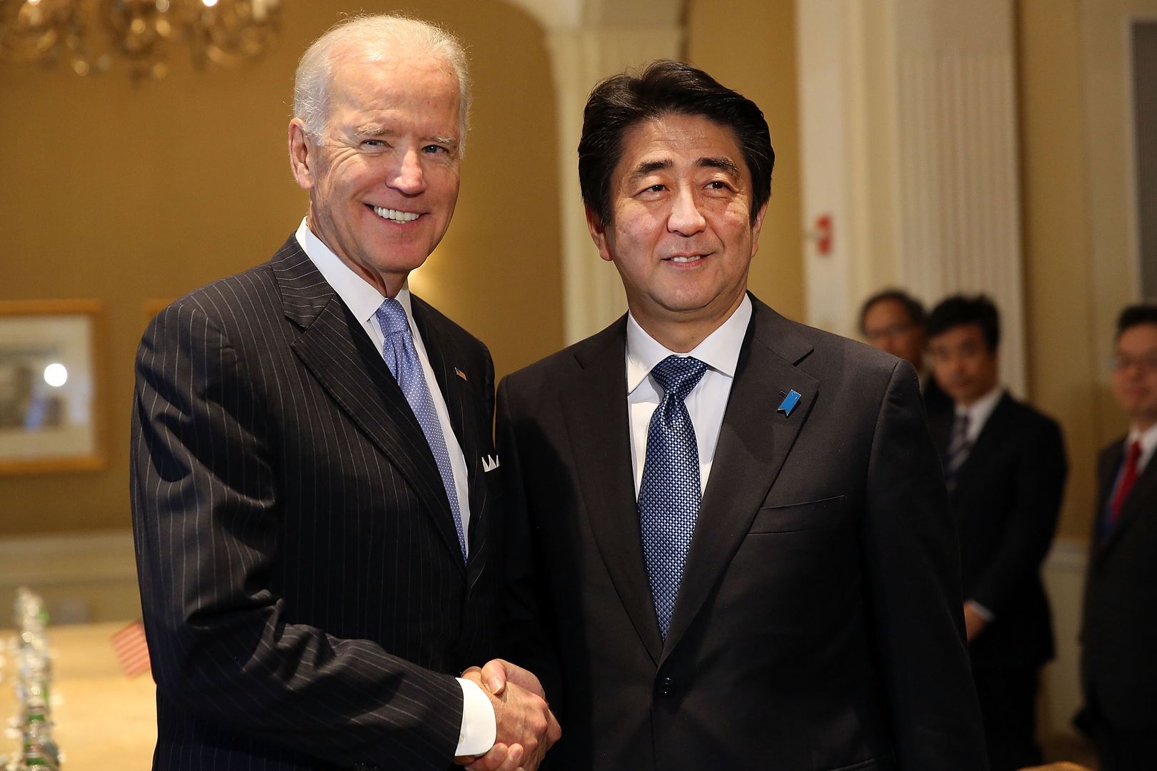 Joe Biden i Shinzo Abe. Śmierć byłego premiera Japonii w zamachu zamknęła pewną epokę w Kraju Kwitnącej Wiśni