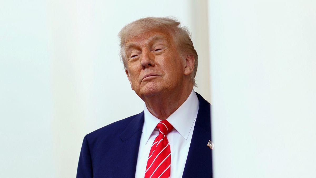 US President Donald Trump speaks to the media outside West Wing of the White House in Washington, DC, USA, 08 May 2025. EPA/WILL OLIVER Dostawca: PAP/EPA.