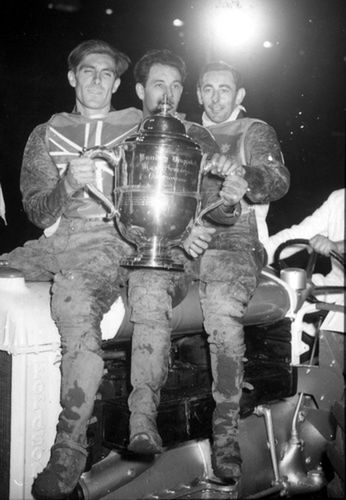 Od lewej: Split Waterman, Fred Williams i Geoff Mardon (fot. PA Images via Getty Images)