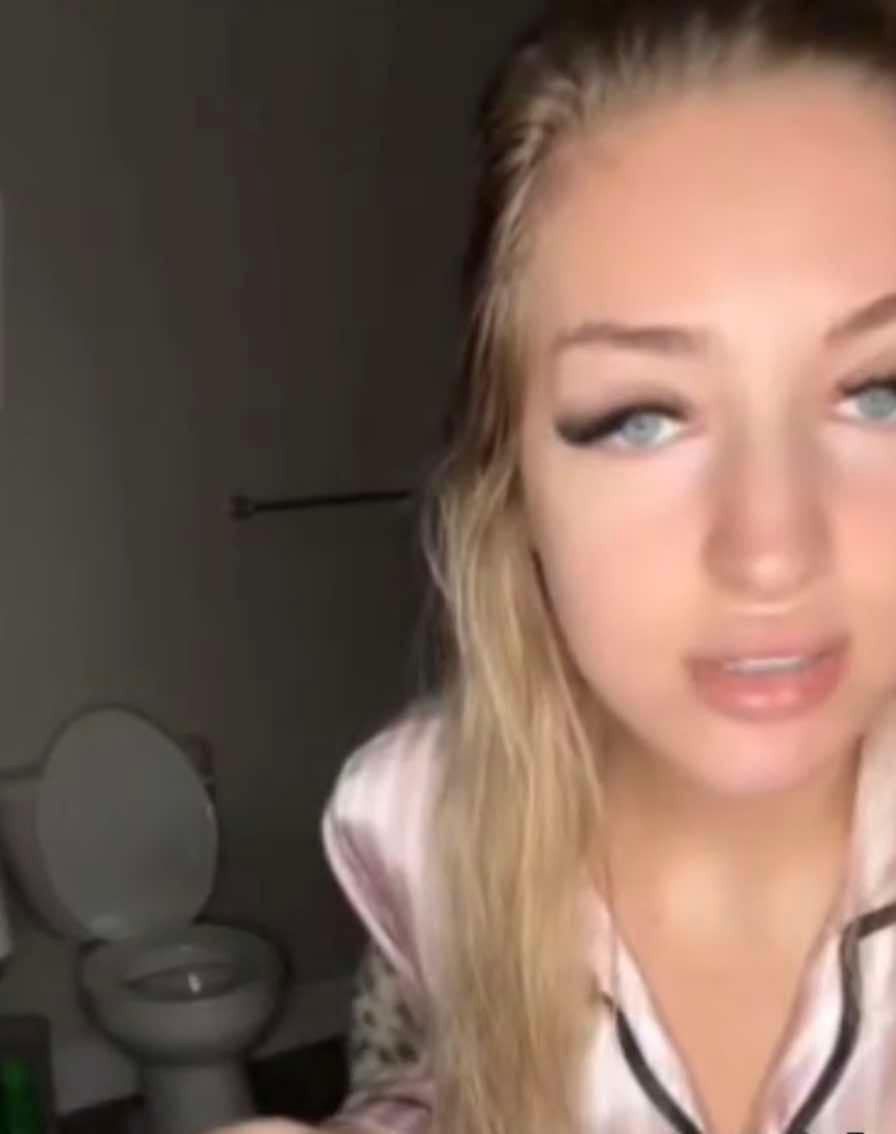 Caroline Derpienski prowadziła transmisję na żywo z toalety