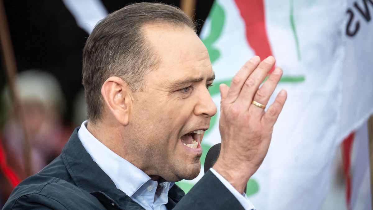 Karol Nawrocki
Bydgoszcz, 19.05.2025. Wybory prezydenta RP - kampania przed II tur�. Kandydat Komitetu Obywatelskiego na fotel prezydenta RP, popierany przez PiS, prezes Instytutu Pami�ci Narodowej Karol Nawrocki podczas spotkania z mieszka�cami w Bydgoszczy, 19 bm. (ad) PAP/Tytus �mijewski
Tytus �mijewski
kampania prezydencka 2025, kampania wyborcza, kandydat na Prezydenta RP, otwarte, polityk, polityka, prezydencka, prezydenckie, spotkanie wyborcze, spotkanie wyborze, wiec wyborczy, wizyta krajowa, wizyta lokalna, wyborcy, wyborcza, wyborcze, wybory prezydenckie 2025, z mieszka�cami miasta