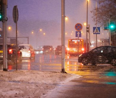 Atak zimy w Warszawie. Śnieżyca paraliżuje ruch. Zdjęcia