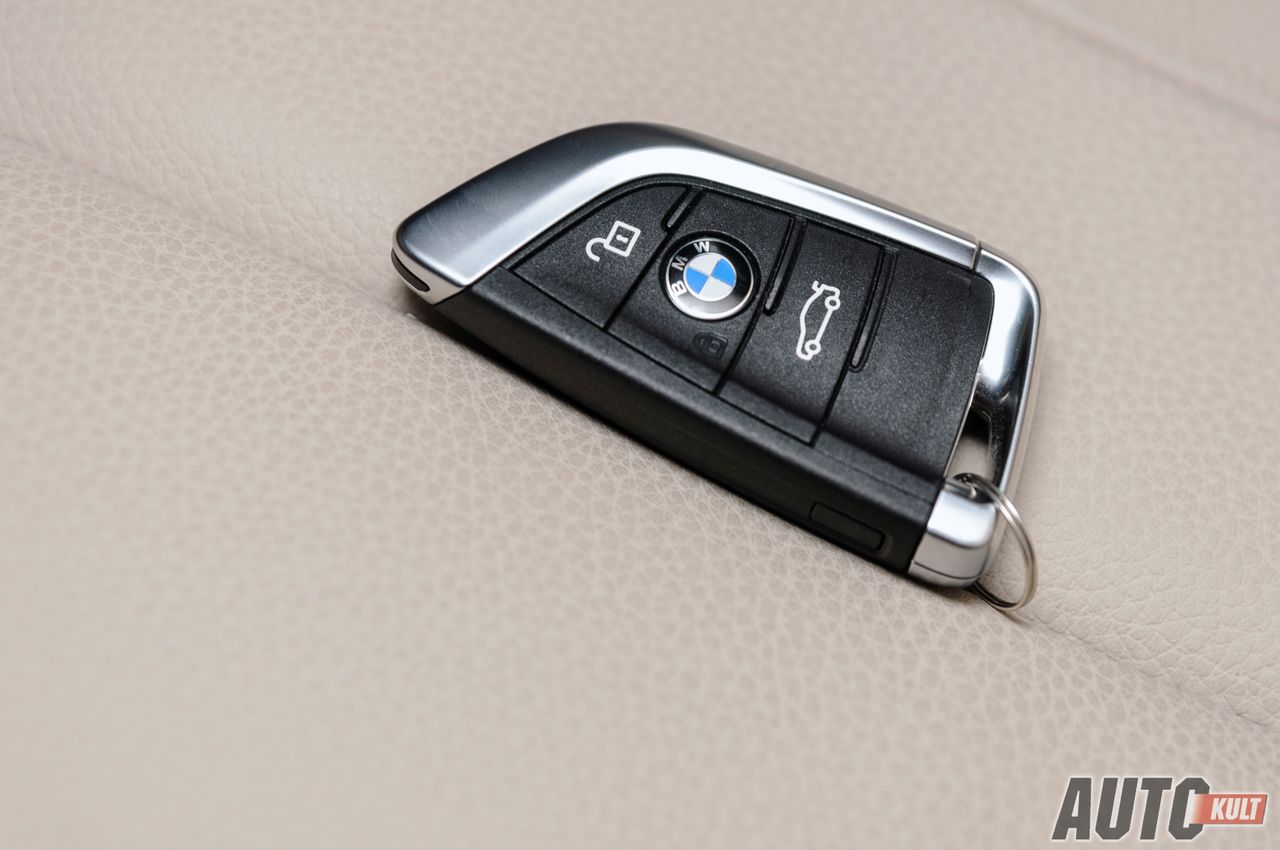 Szczegół, ale istotny - nawet kluczyk wykonany jest bardzo dobrze - jest ciężki, aluminiowy, w ręce leży lepiej niż... kluczyk do BMW M4.