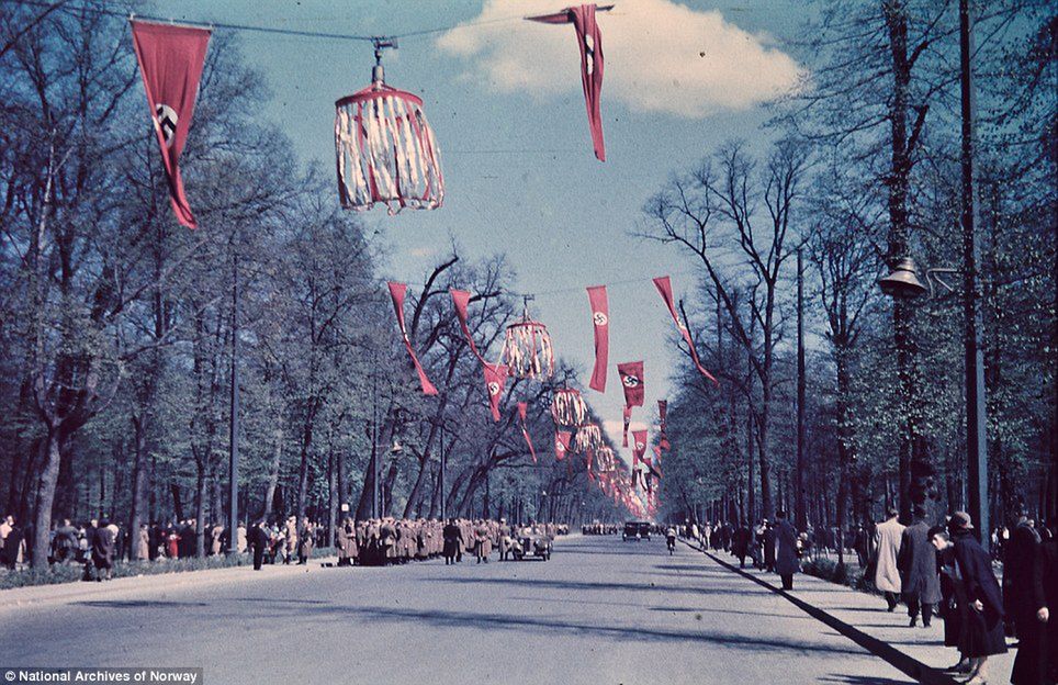Pogodna, kolorowa wiosna 1937 roku w Berlinie. Ulice pełne swastyk, żołnierzy i... spokoju 19