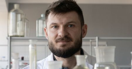Nadzieja dla pacjentów z diagnozą raka jelita grubego. Naukowcy z Krakowa: "Mamy już więcej niż zalążek leku"