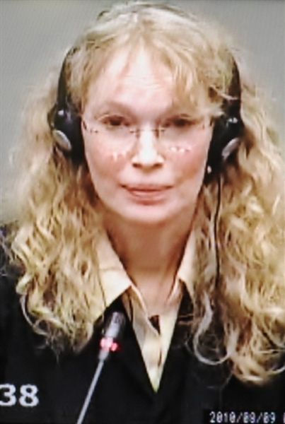 Mia Farrow zeznała: ''Campbell dostała diament od zbrodniarza wojennego''