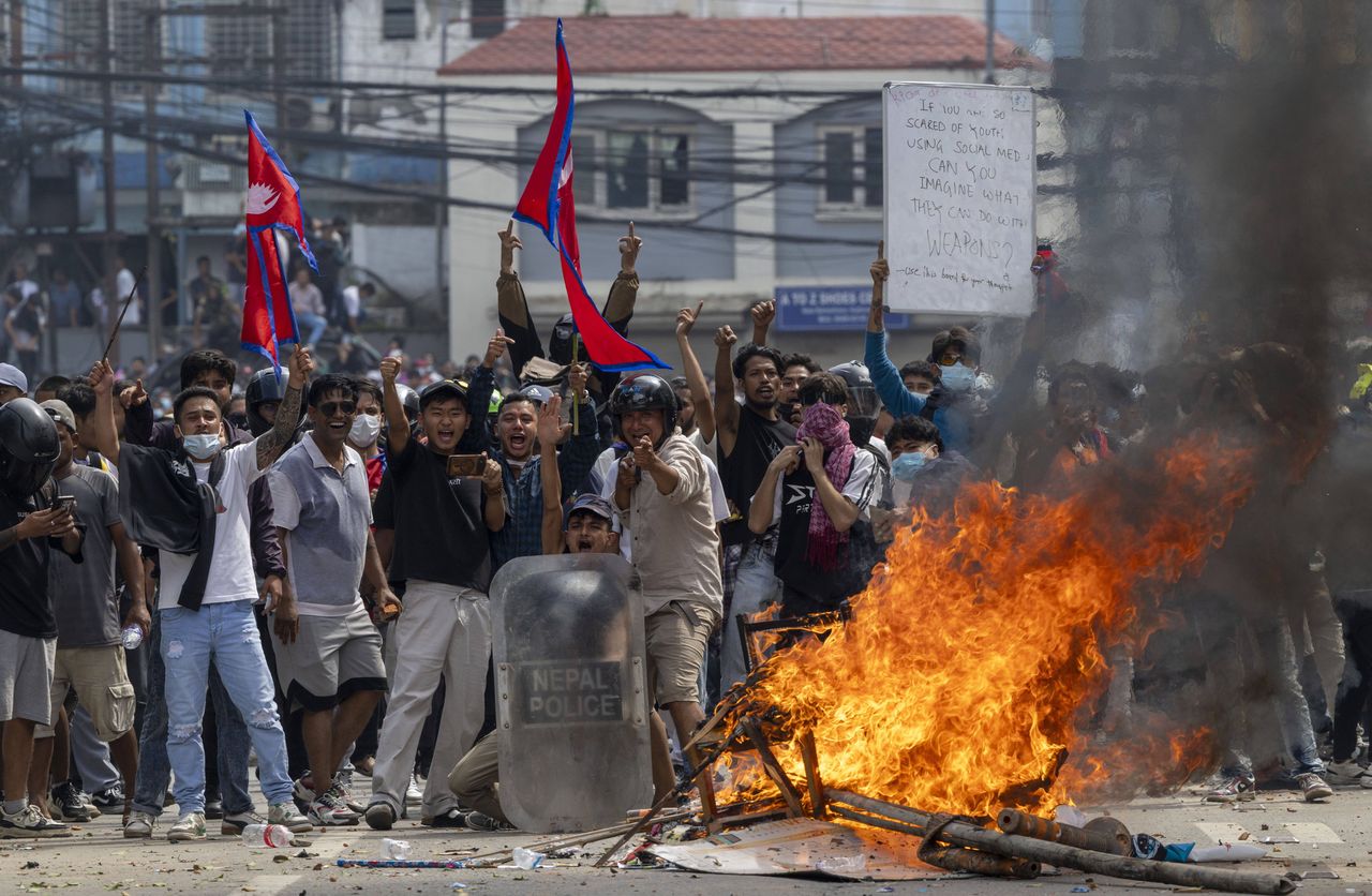 Demonstracje w Nepalu po zakazie platform społecznościowych. Są ofiary