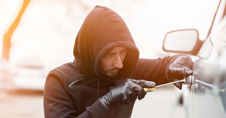 Co to jest polisa mini AC? Prosty sposób na niedrogie ubezpieczenie auta